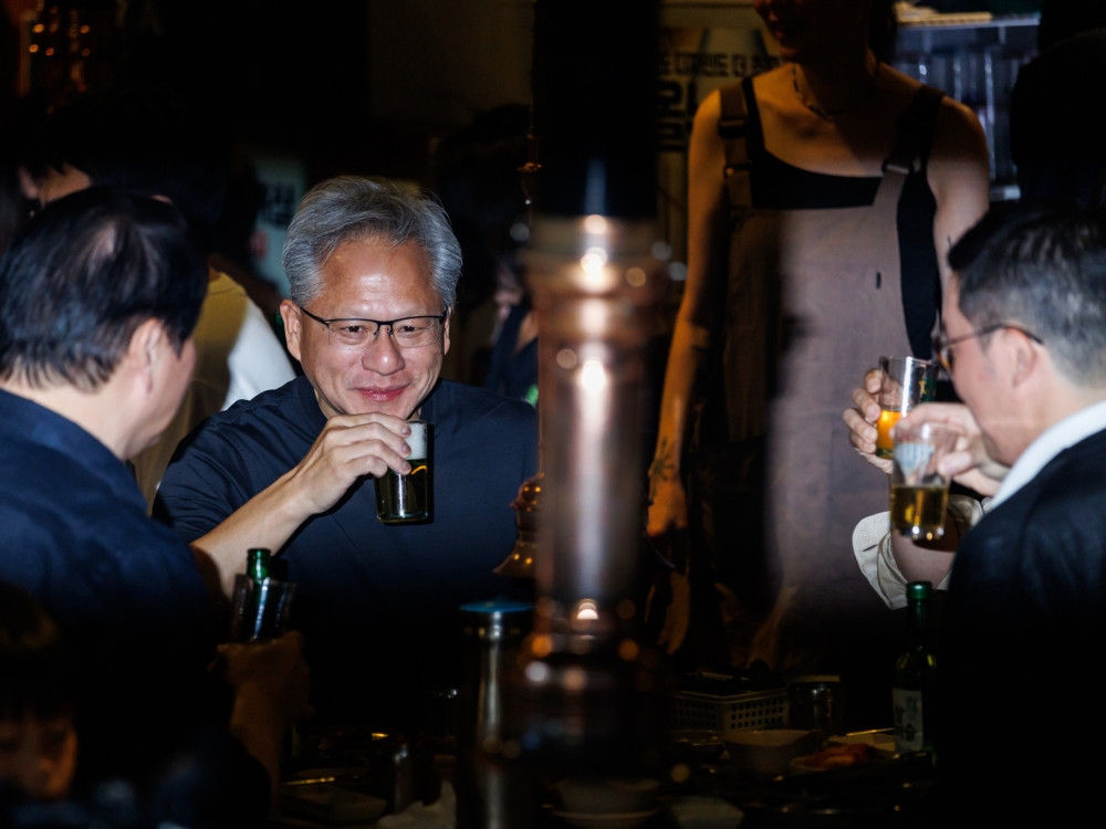 Huang u Seulu: Spektakl uličnog teatra u režiji šefa Nvidije