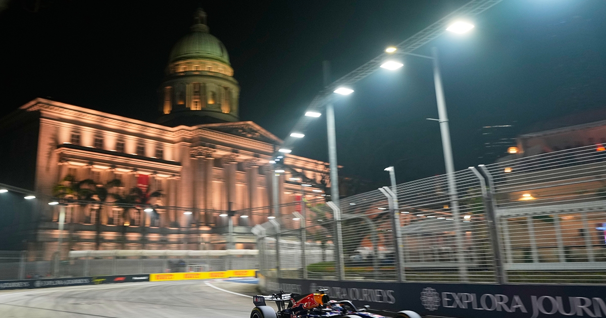 Maks Ferstapen osvojio pol poziciju za sprint trku u Singapuru