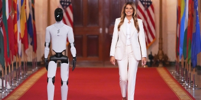 Melania Trump u Bijeloj kući prošetala s humanoidnim robotom: Predstavio se gostima na samitu