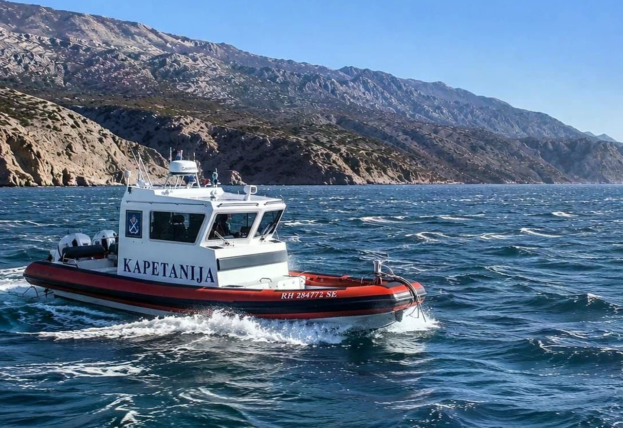 Bura ih odnijela od Senja do Krka: Dvoje pronađeno živo, za dvojicom se traga