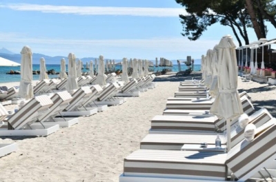 Svađa oko ležaljke prerasla u masovnu tučnjavu: Muškarac (82) preminuo nakon sukoba na plaži
