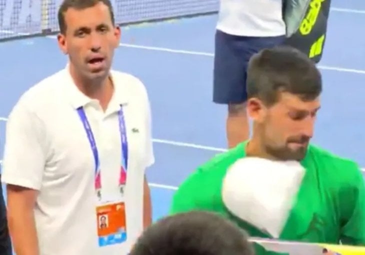 Novak Đoković pogođen u glavu u Kini dok je dijelio autograme!