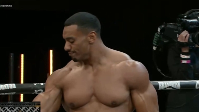 Video / Jeziva povreda u ringu: Bokseru pukao biceps u borbi
