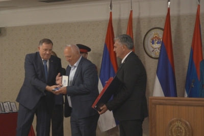 SKANDALOZNE SCENE U ISTOČNOM SARAJEVU: Dodik oteo mikrofon, a funkcioneri služili kao hostese