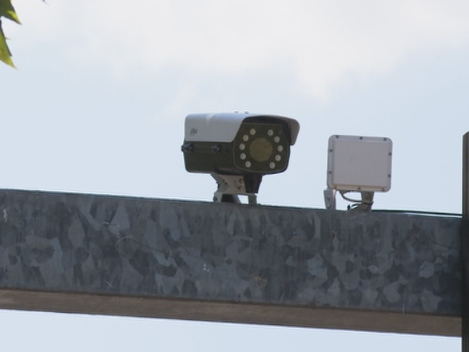 Vozio "aston martin" 243 kilometra na čas kod Surčina