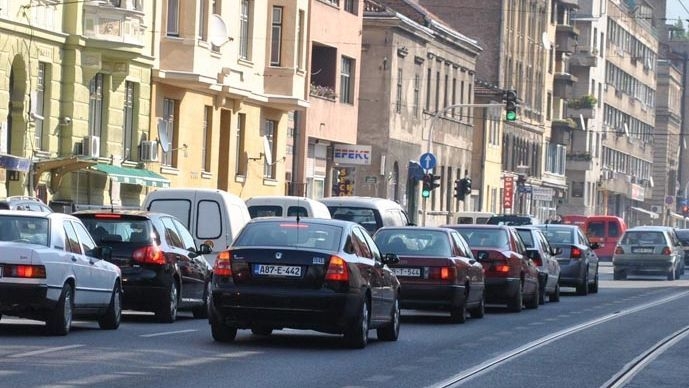 Pojačan promet vozila u blizini gradskih centara