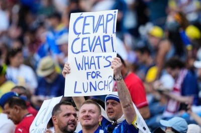Transparent na tribinama u Sijetlu privukao pažnju: "Ćevapi, ćevapi, what's for lunch"