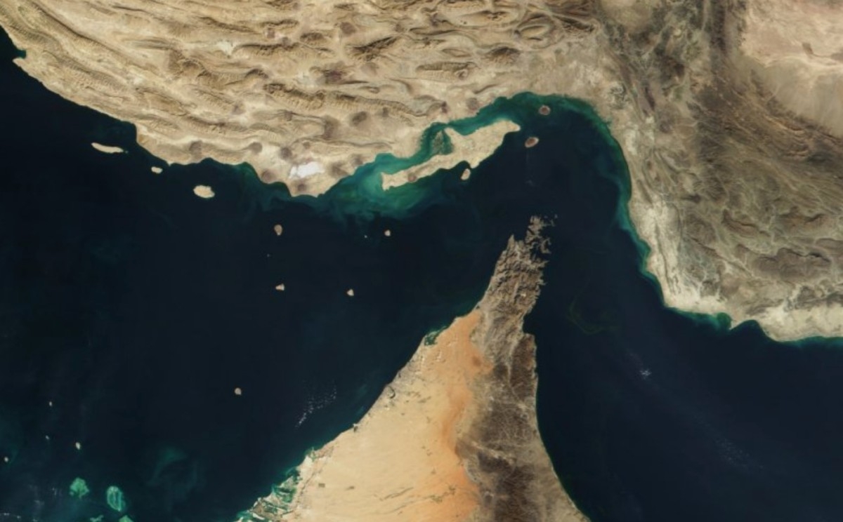 Iran i Oman predlažu novi režim plovidbe kroz Hormuški moreuz: Brodovi bi plaćali naknade