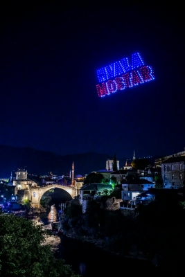 Spektakularni show dronova u znaku Red Bull Cliff Divinga oduševio Mostarce i turiste