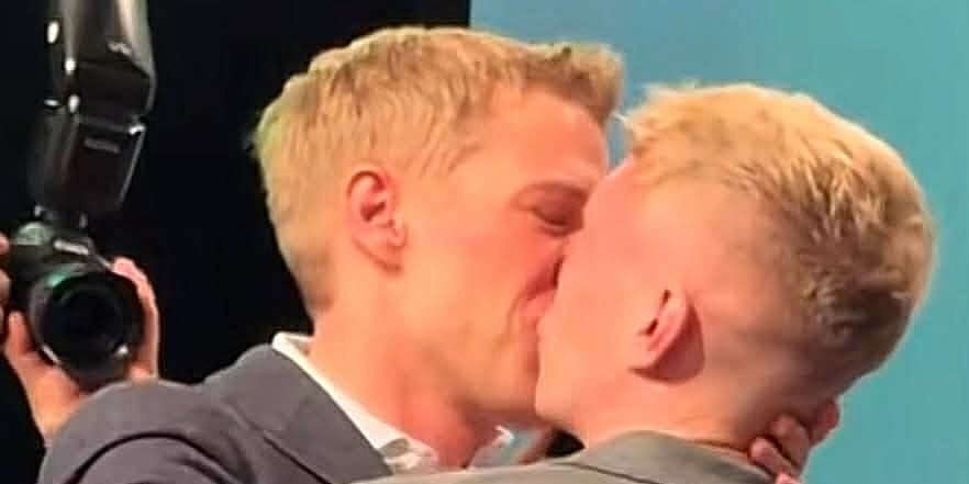 Prvi gej gradonačelnik Minhena pobjedu proslavio poljupcem sa zaručnikom: "Bez njega ovo ne bi bilo moguće"