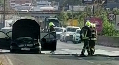 Горио аутомобил код Приједорске петље, ватрогасци брзо реаговали