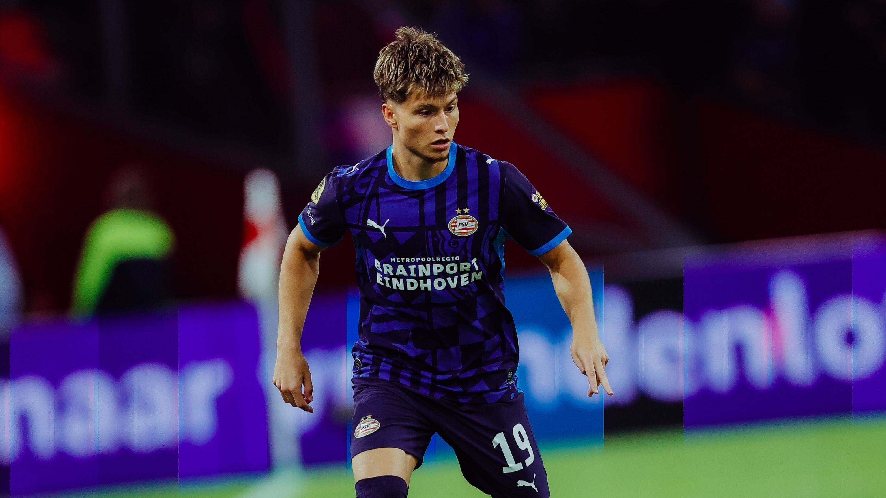 Navijači PSV-a sramotno izvrijeđali Bajraktarevića, neke riječi su užasne: Zašto je taj gad...