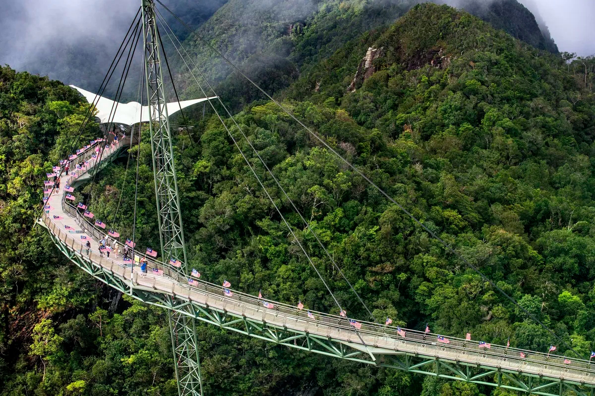Nebeska šetnja iznad Malezije: "Prošetajte" mostom u Maleziji na 660 metara iznad mora