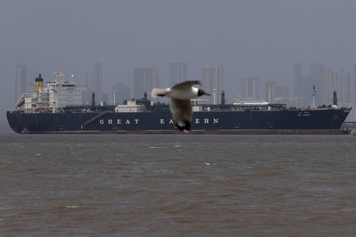 Teheran uvodi takse za prolaz brodova kroz moreuz