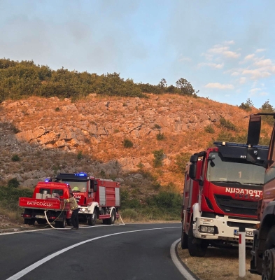 Vatra i dalje ne jenjava: Požar opasno prijeti selima u blizini Trebinja