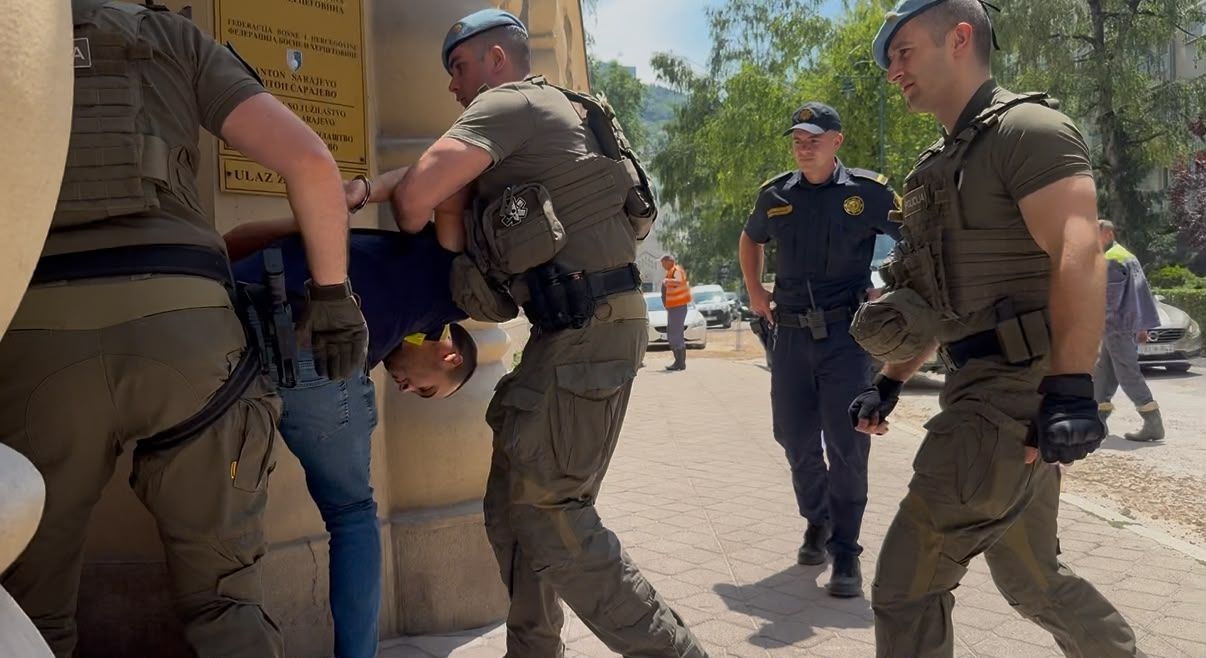 Video / Amar Garibović predat u nadležnost Tužilaštva KS: Učestvovao u mafijaškom obračunu na Vracama