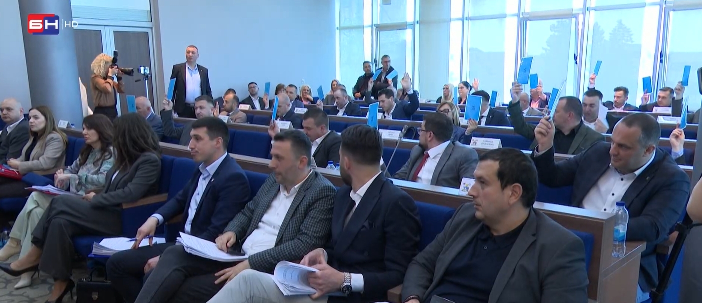 Sukob SNSD-ovaca u Bijeljini: Šamaraju jedni druge?!