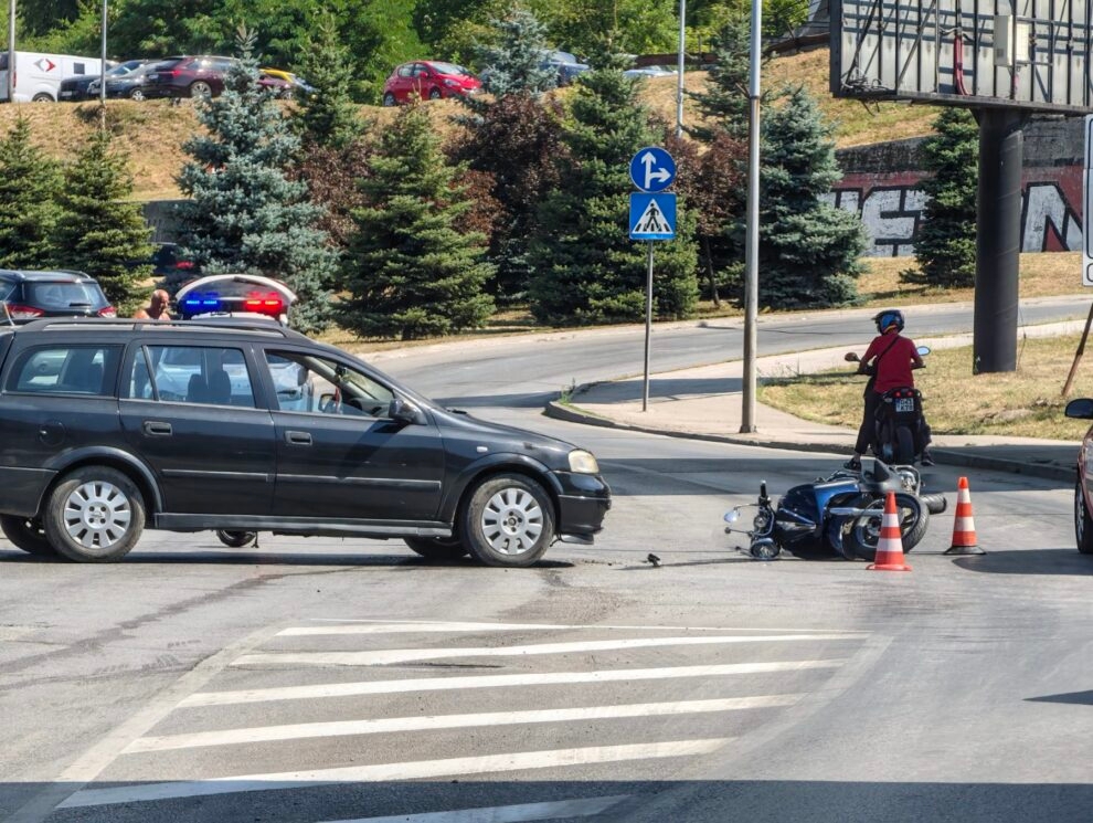 Teška saobraćajna nesreća u Zenici: Motociklista prevezen u KB Zenica