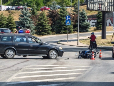 Teška saobraćajna nesreća u Zenici: Motociklista prevezen u KB Zenica