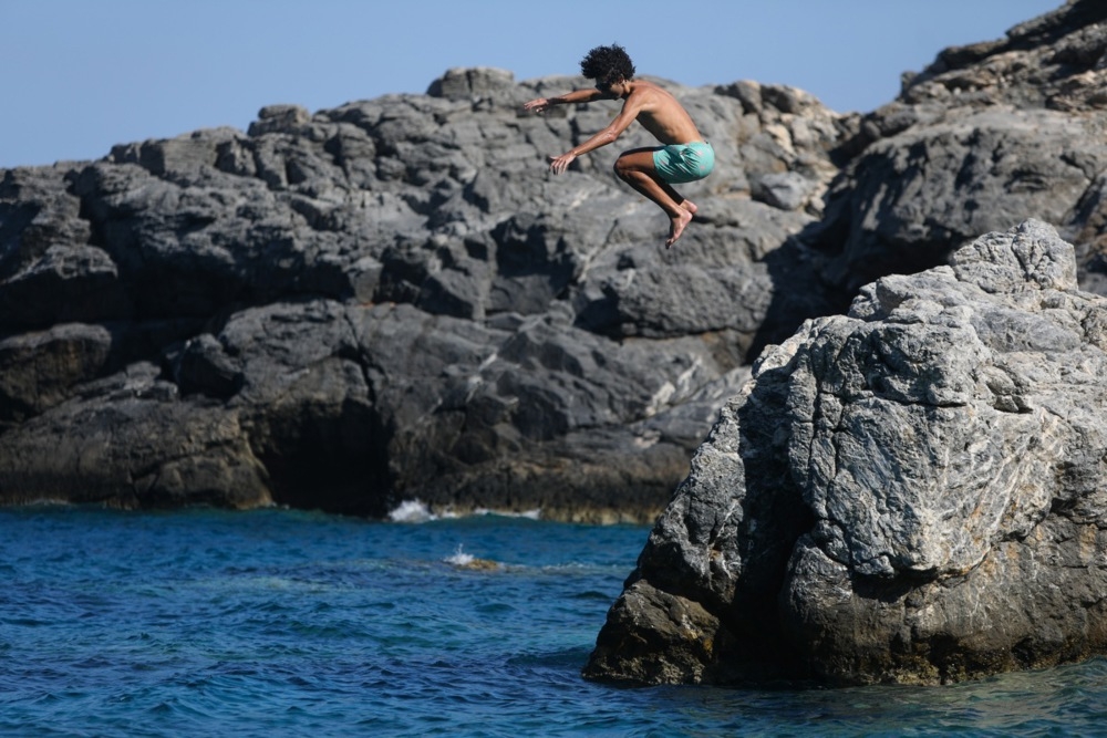 Horor u Grčkoj: Konj PREGAZIO DJEVOJČICU (5) dok se igrala na plaži, roditelji vrištali dok je ležala nepomična