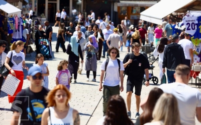 Sarajevo se budi: Turisti preplavili gradske ulice