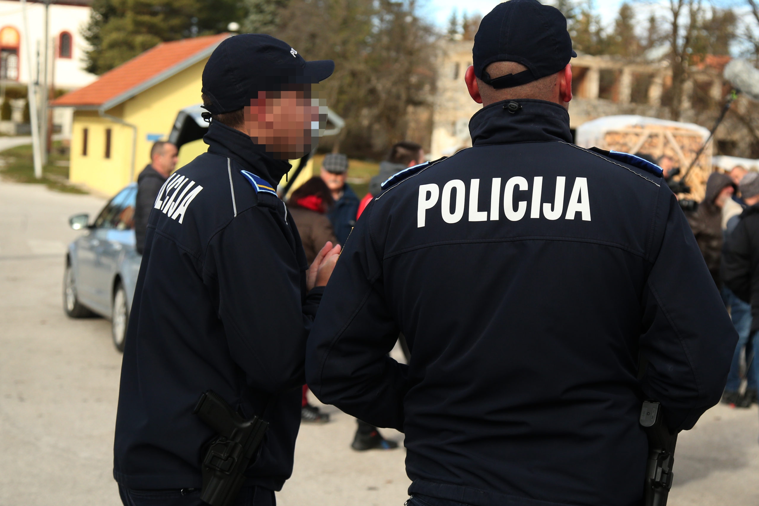 Velika policijska akcija u Sarajevu: U Gorici zaplijenjene veće količine droge i oružja