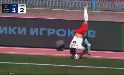Asistencija iz auta kakva se rijetko viđa: Napravio salto pa savršeno pronašao saigrača (VIDEO)