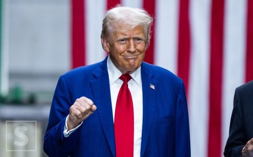 Donald Trump: "Bio sam jako ponosan na sebe kad me šef Applea nazvao da me poljubi u gu*icu"