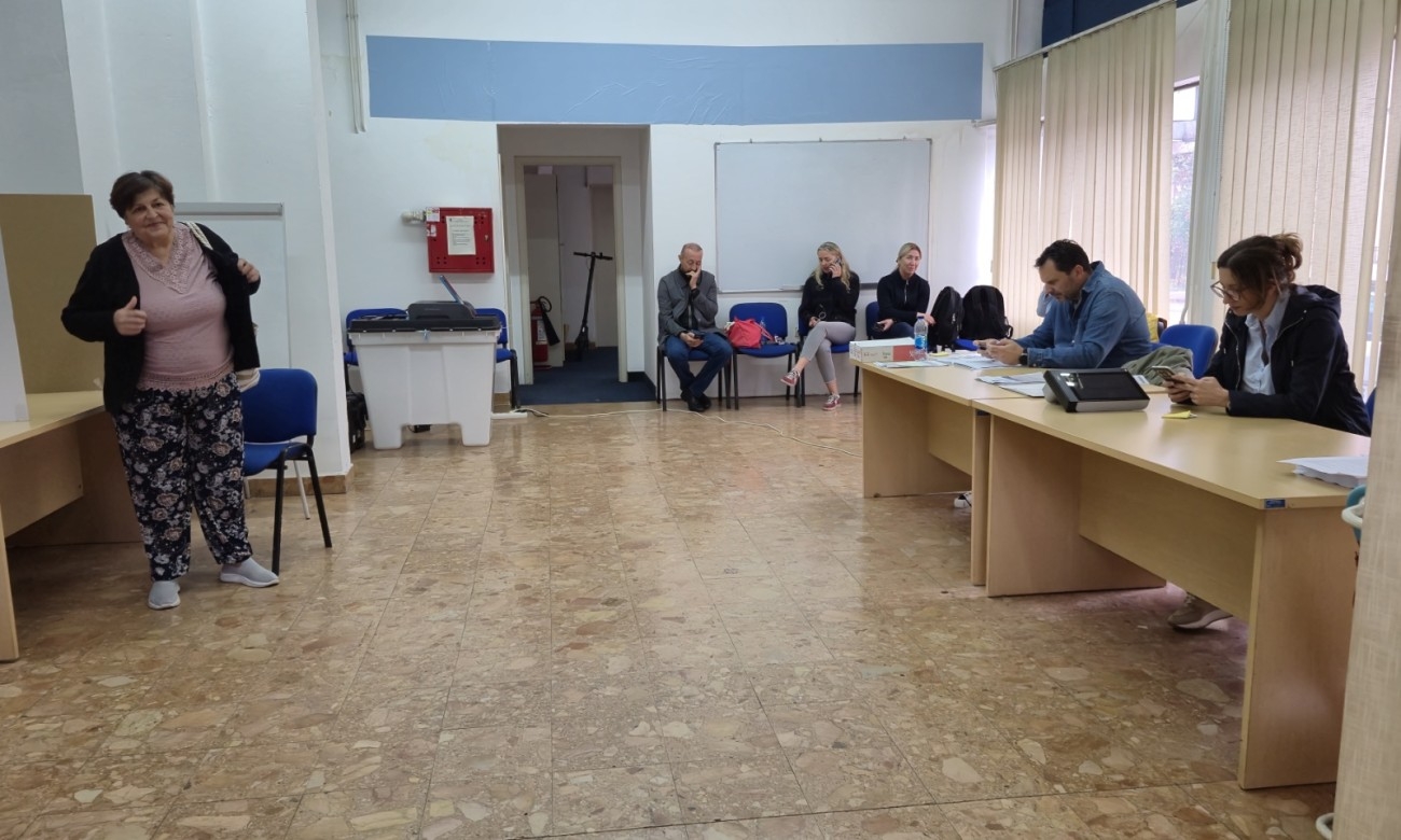 Glasanje nije ni počelo, već ga produžavaju: Nove instrukcije CIK-a dok Banjalučani odlaze FOTO