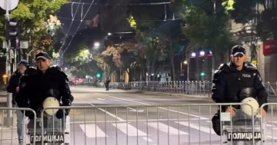Jake policijske snage u centru Beograda, na terenu oklopna vozila