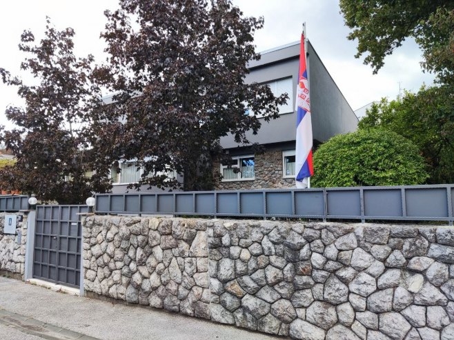Srpski državljani koji žive u Hrvatskoj glasaju u Ambasadi Srbije u Zagrebu