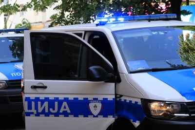 (FOTO) Policija uhapsila Srpčanina: U pretresu pronađena puška i marihuana