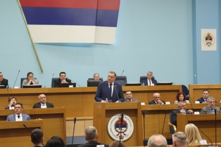 ŠTA SE DEŠAVA U SNSD-u: Niko neće mandat poslanika