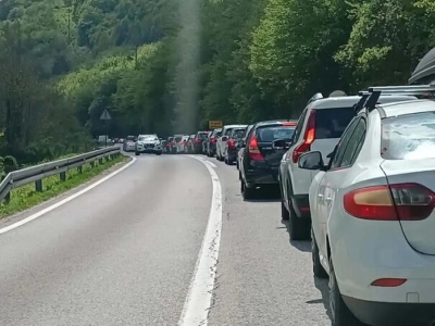 UOČI PRAZNIKA: Ogromne guže na putu od Sarajeva prema Konjicu