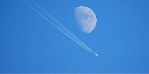Google pokušava riješiti problem kondenzacijskih tragova aviona pomoću umjetne inteligencije