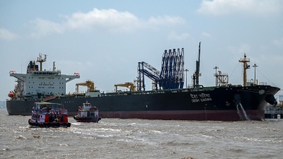 Pogođen tanker kod Omana: Britanci odmah reagovali, Vašington izdao upozorenje