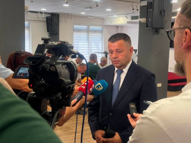 Hurtić poručio Kordiću: 'Recite mi, da uđem sprijeda ili sazada?'