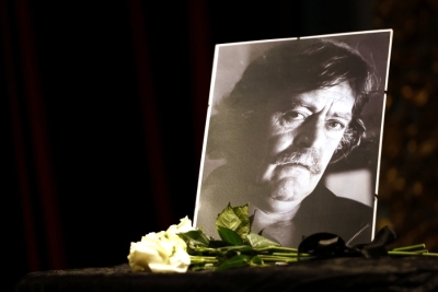 POSLJEDNJI APLAUZ ZA LEGENDU BH. GLUMIŠTA: Dirljiv oproštaj kolegija od glumca koji je vodio teatar u najtežim danima ratnog Sarajeva