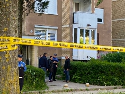 Detalji užasa na Dobrinji: Muškarac ubio bivšu suprugu, pa naoružan odveo petogodišnju djevojčicu sa sobom