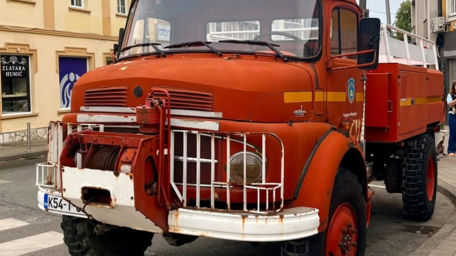 Dok drugi kupuju moderne kamione, bh. vatrogasci i dalje izlaze na teren u Mercedesima starim više od 50 godina