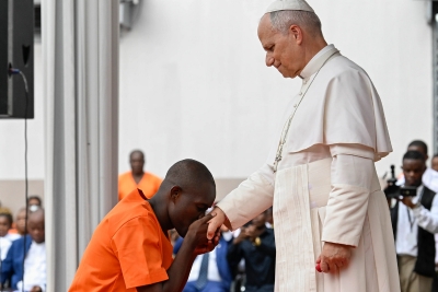 Papa Lav završio afričku turneju posjetom zatvorenicima