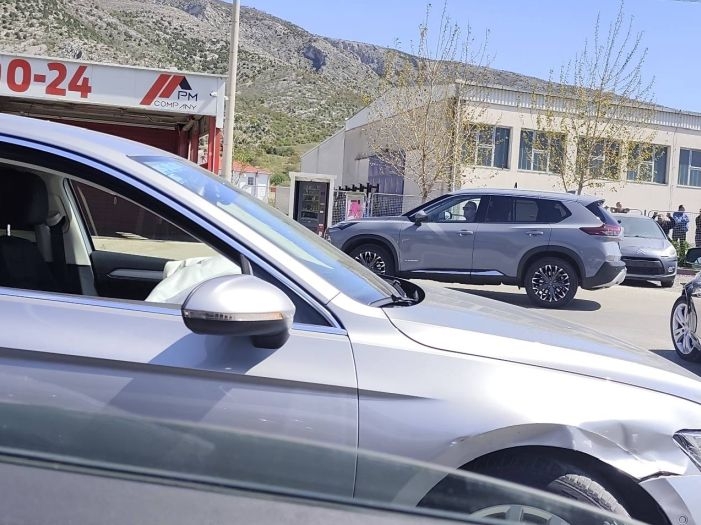 Mostar: Dvije nesreće u 50 metara, četiri povrijeđene osobe