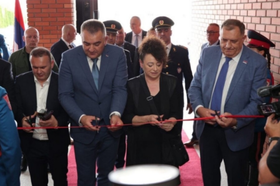 SINIŠA KARAN PONOVO U SJENCI DODIKA?: Na otvaranju policijske stanice stigao onaj koga i dalje zovu predsjednikom (FOTO)
