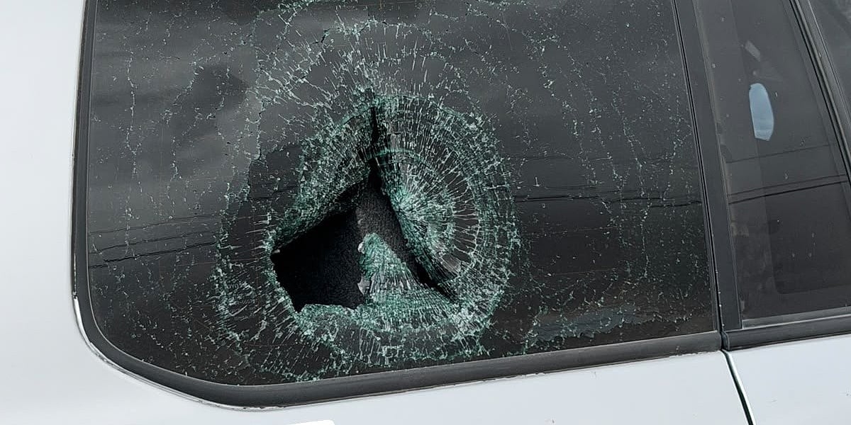 Maskirani izraelski doseljenici napali evropske diplomate, kamenovali auto belgijskog konzulata