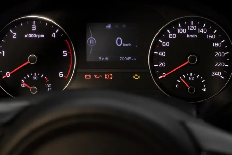 AKO SE UPALI OVA CRVENA LAMPICA, ODMAH ZAUSTAVITE AUTOMOBIL: Nastavak vožnje može uništiti motor