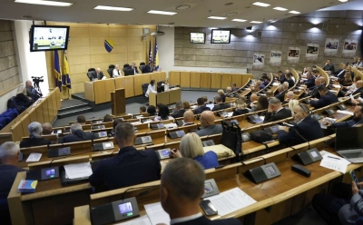 Plate političara u BiH i do 8.500 KM, a građani svakodnevno kalkulišu sa budžetima