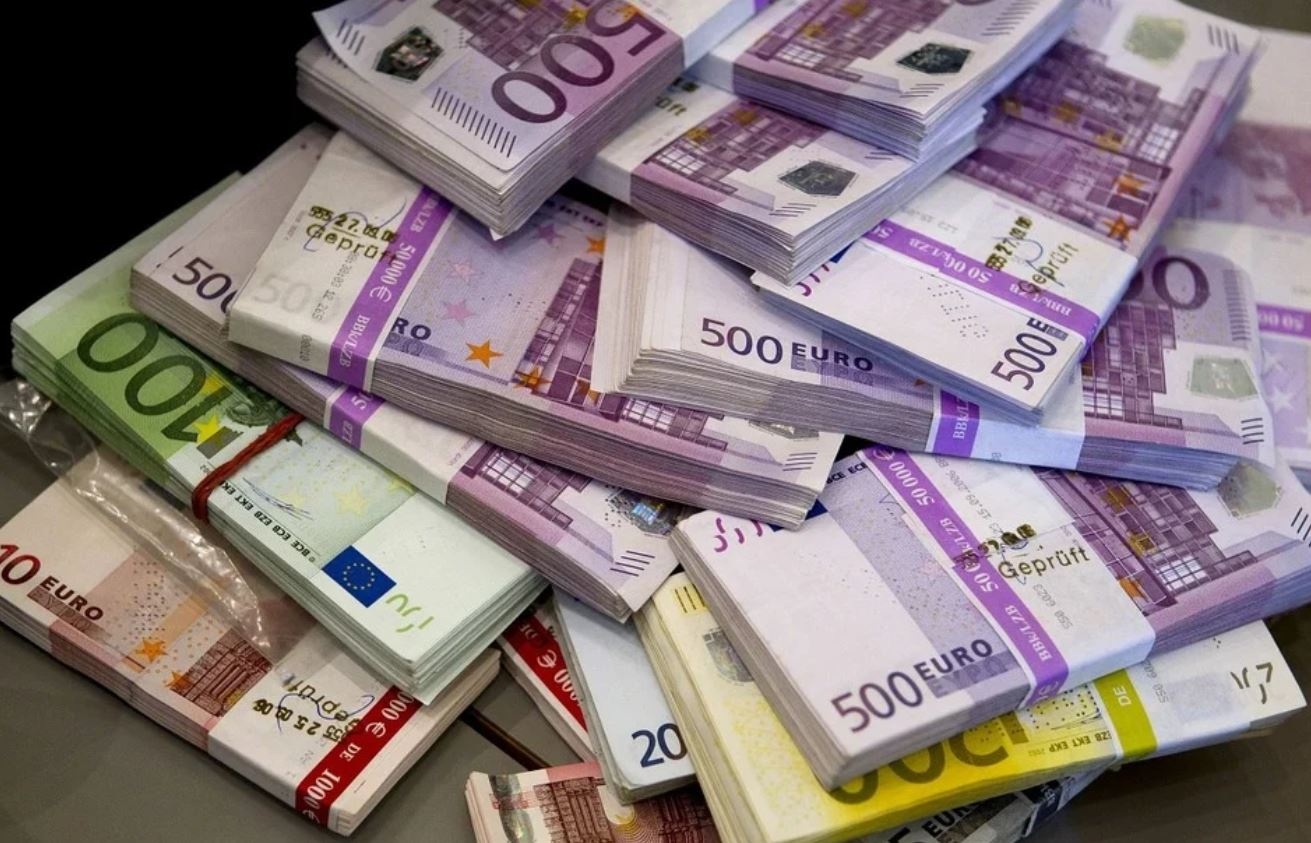 RS se zadužuje 45 miliona eura: Dio kredita ide za dugove UKC-a stare još od 2012. godine