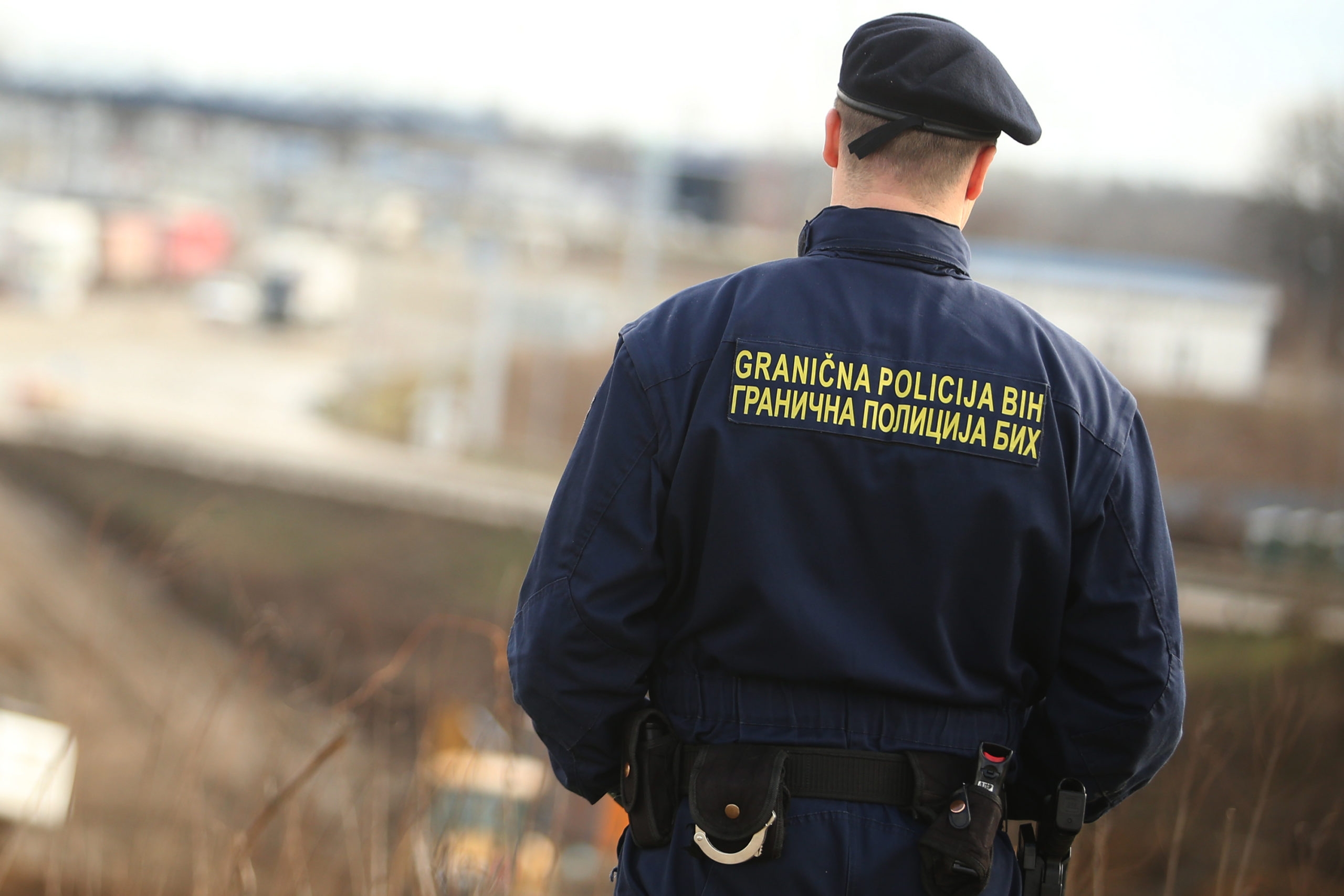 (FOTO) Iz Milana ostala supruga i djeca: Ovo je službenik Granične policije koji se UBIO IZ SLUŽBENOG PIŠTOLJA, poznat datum sahrane