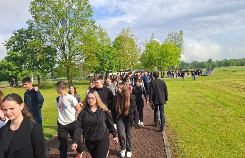 SPS traži da se u nastavni program uvede obavezna posjeta Donjoj Gradini: “Značaj očuvanja sjećanja”