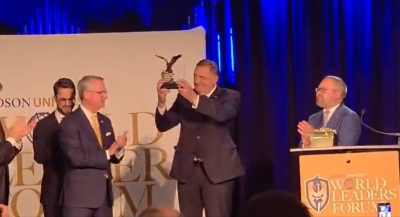 Dodik poručio u Čikagu: Nagradu posvećujem svojoj majci, srpskom narodu i Srpskoj VIDEO